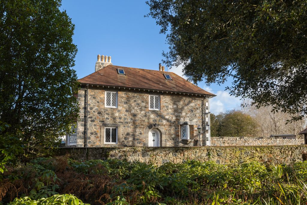 Additional image 4 of 3 bed town house for saleRohais, St. Peter Port, Guernsey GY1