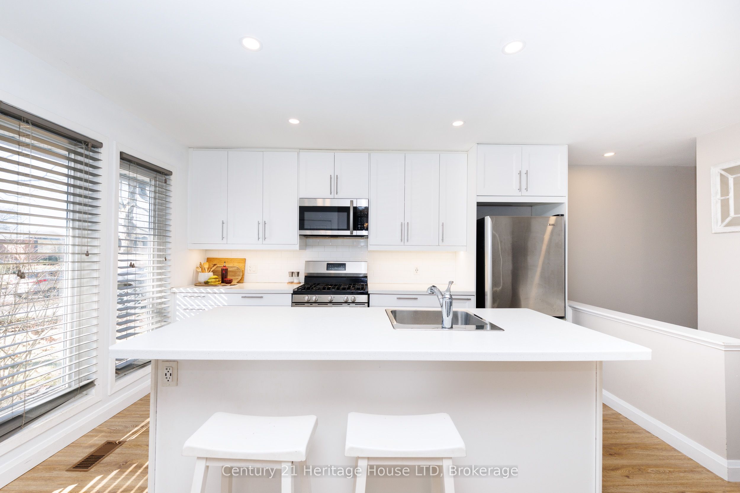Additional image 3 of 6937 Dolphin Street, Niagara Falls, ON, L2E 6Y8