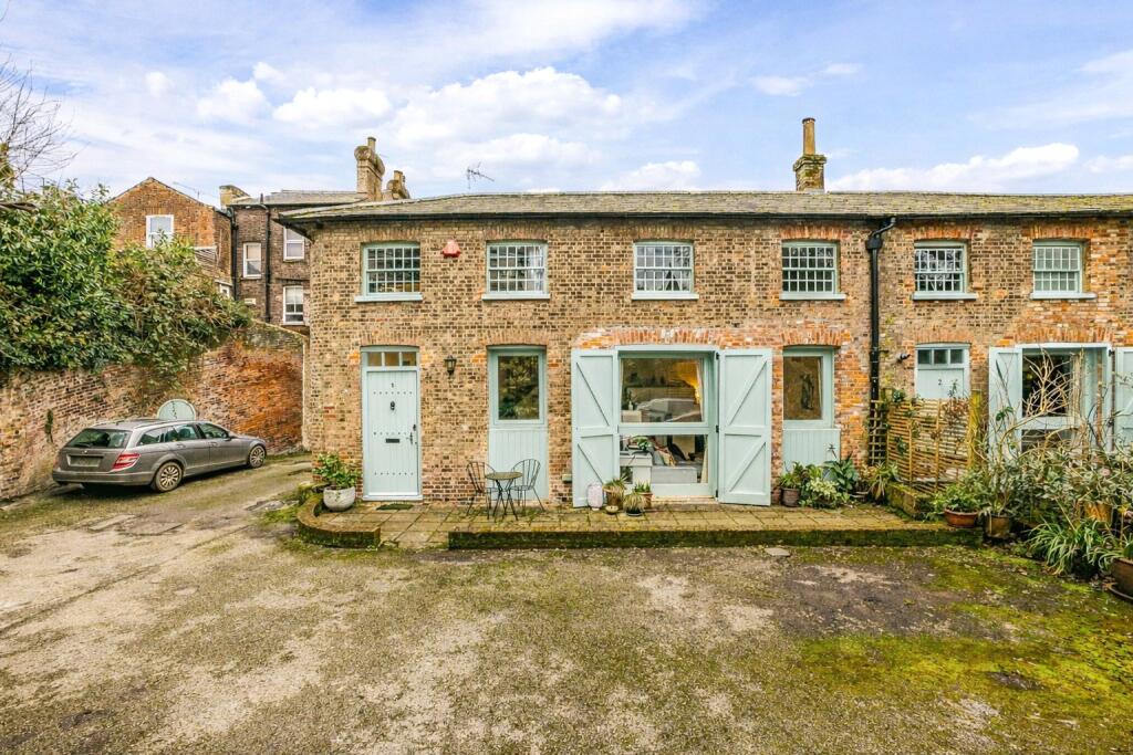 Holywell Mews, Holywell Hill, St. Albans, Hertfordshire, AL1