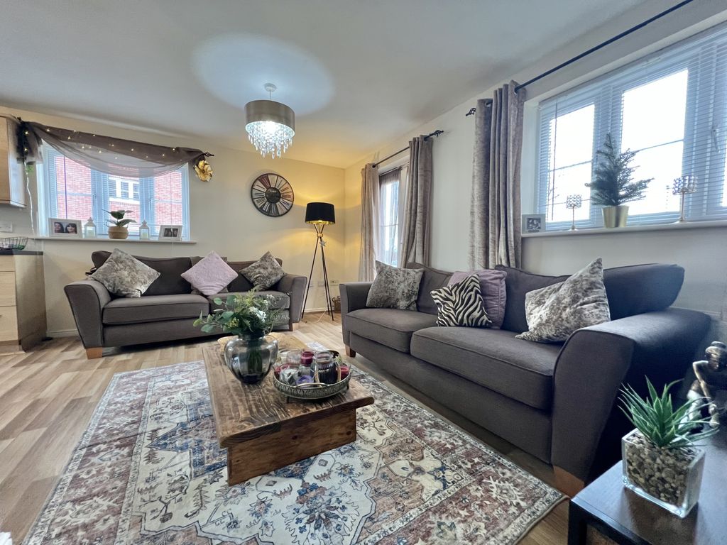 2 bed flat for saleRiverside Location, Ground Floor 2 Bed Apartment, 180 Argosy Way, Newport NP19 photo 5