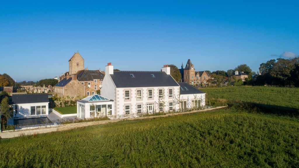 6 bed detached house for saleViewfields, St Lawrence JE3