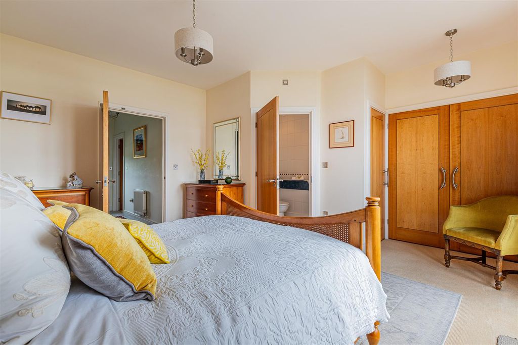 Additional image 19 of 4 bed property for saleWindsor Esplanade, Cardiff CF10