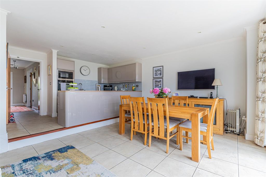 Additional image 12 of 4 bed property for saleWindsor Esplanade, Cardiff CF10