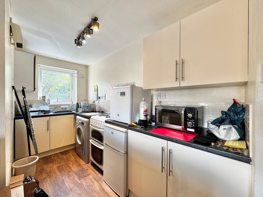 Additional image 5 of 2 bed flat for saleCollingwood Avenue, Newport NP19