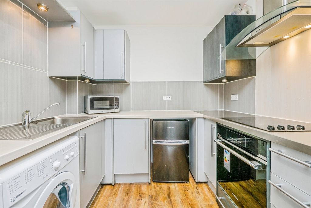 1 bed flat for saleLandmark Place, Cardiff CF10 photo 3