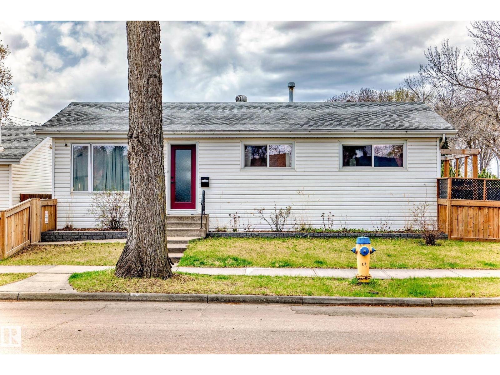 11052 151 Street NW, Edmonton, AB, T5P1W3