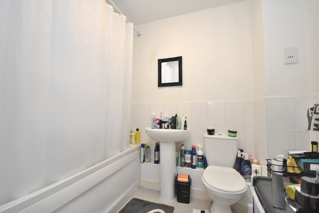 2 bed flat for saleStimpson Avenue, Northampton NN1 photo 5