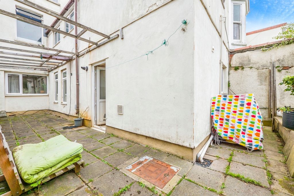 Additional image 6 of 2 bed flat for saleClaude Place, Roath, Cardiff CF24