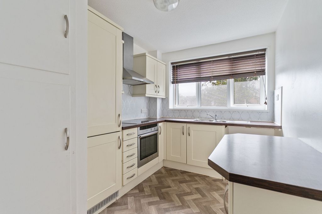 Additional image 4 of 2 bed flat for salePyle Road, Cardiff CF5