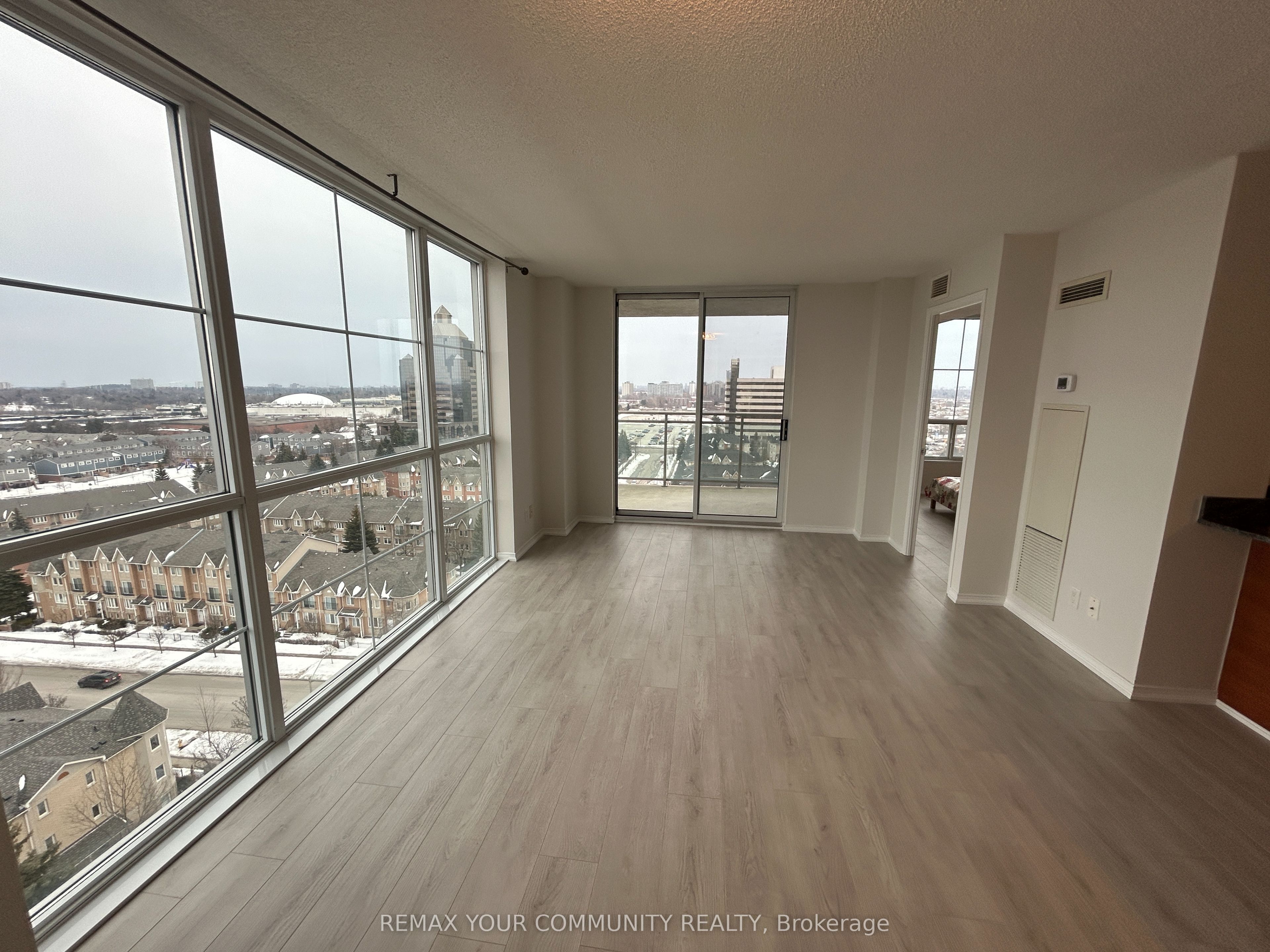 15C-8 Rosebank Drive, Toronto, ON, M1B 5Z3