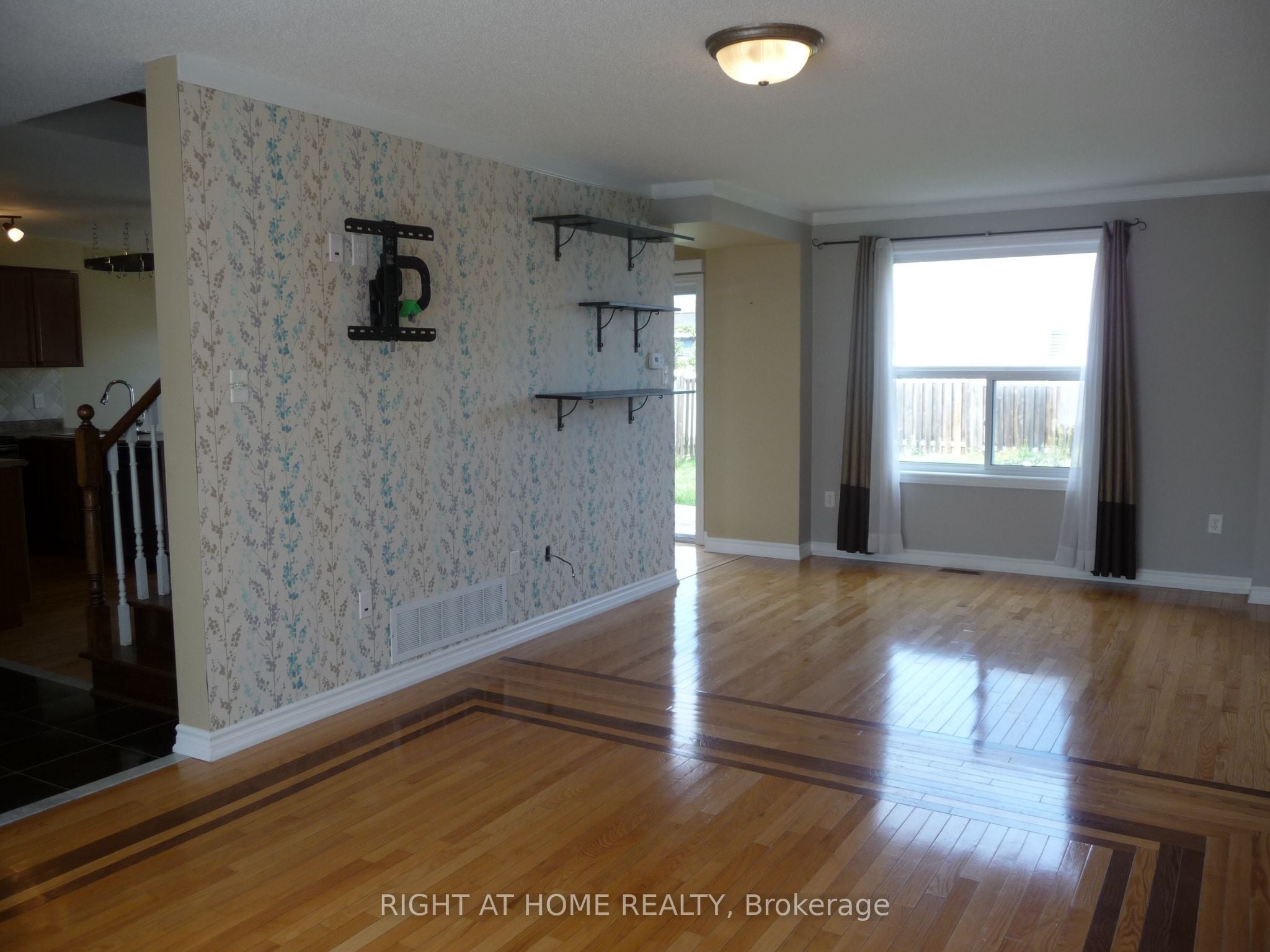 134 Dean Avenue, Barrie, ON, L4N 0V6 photo 2
