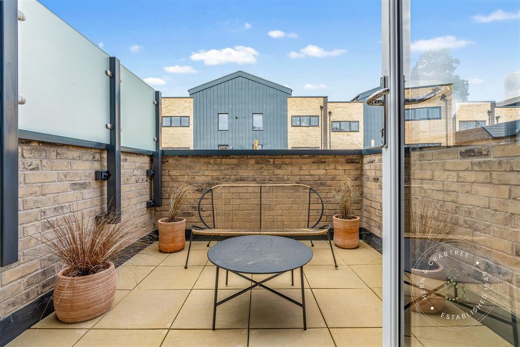 Additional image 20 of 5 bed town house for saleThe Dale, Parc Llandaf, Llantrisant Road, Llandaff, Cardiff CF5