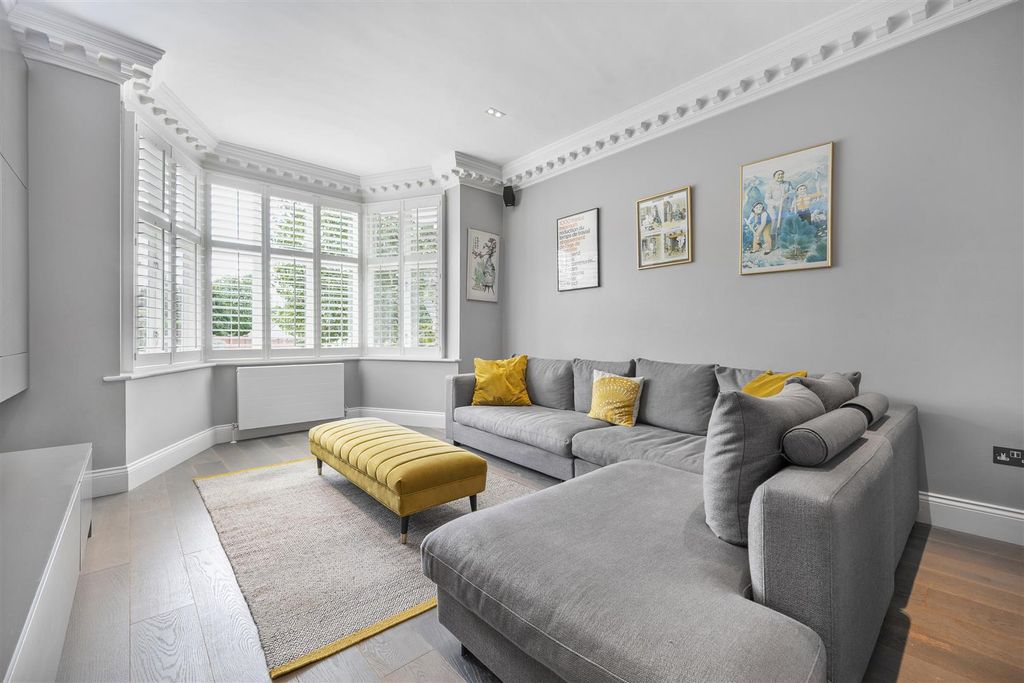 Additional image 3 of 5 bed property for saleLyndale Avenue, Childs Hill NW2
