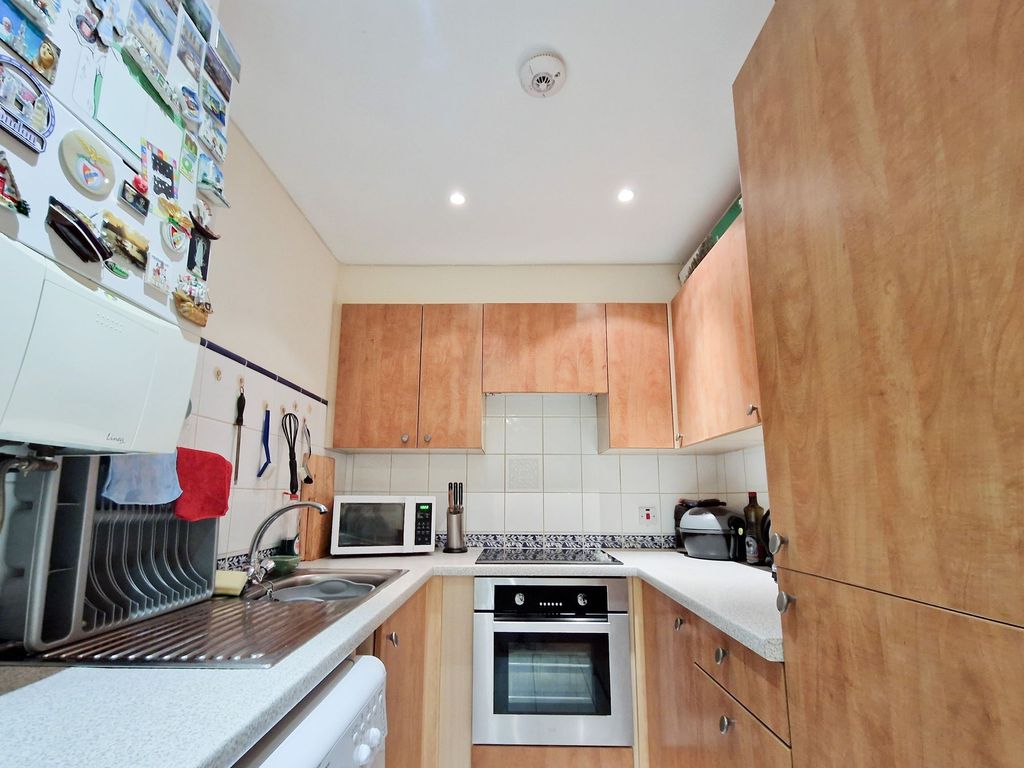 Additional image 6 of 2 bed flat for saleFlat 18 Kensington Court, St Helier JE2