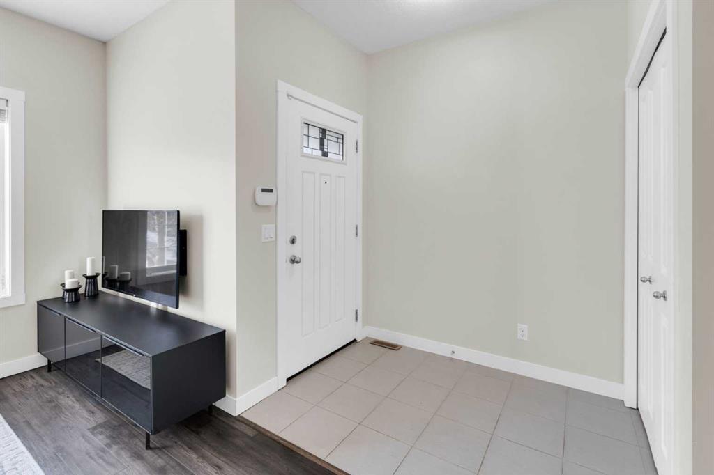 Additional image 3 of 610 Hillcrest Road SW, Airdrie, AB, T4B 4C8