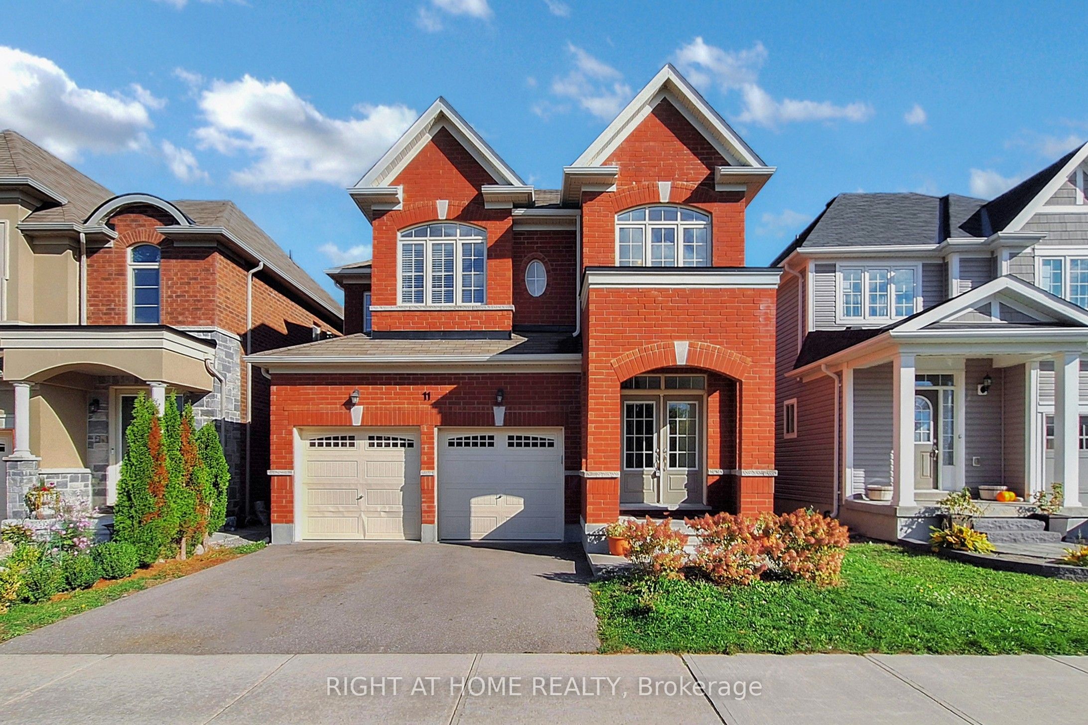 11 Robert Wilson Crescent, Georgina, ON, L4P 0G8