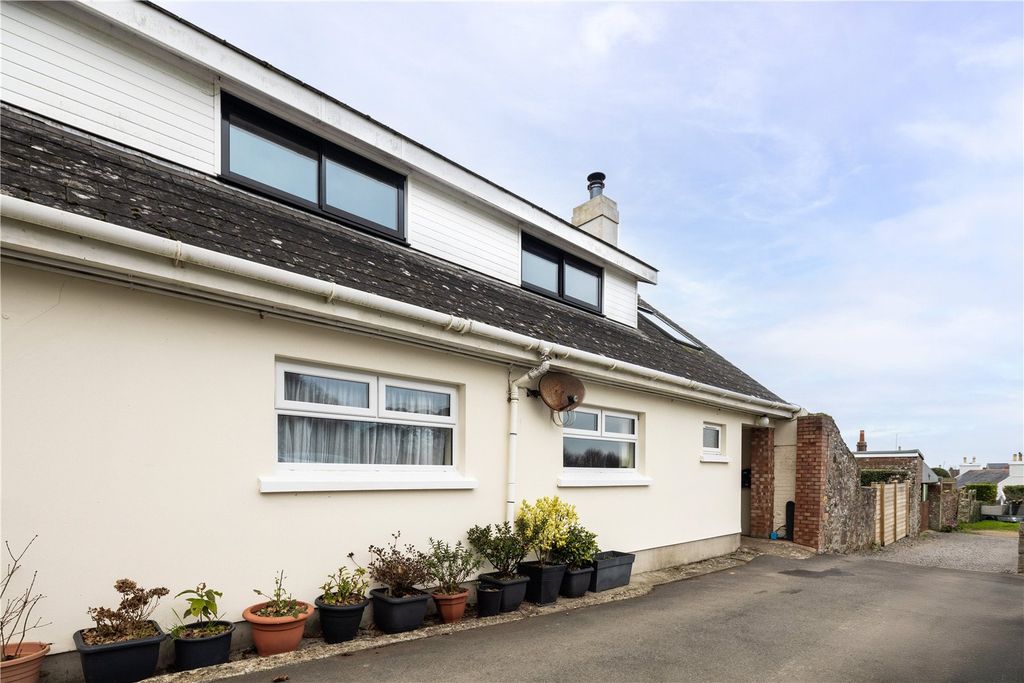 2 bed flat for saleLa Grande Route De Rozel, St. Martin, Jersey, Channel Islands JE3