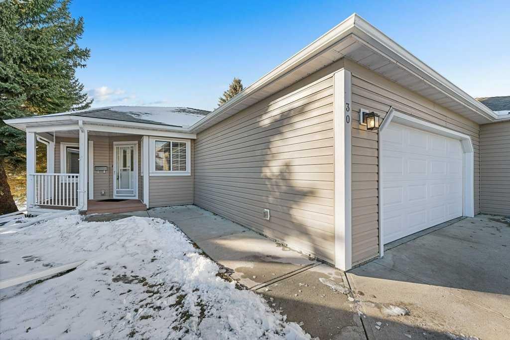 Additional image 3 of 30 Douglasbank Gardens SE, Calgary, AB, T2Z 2C9