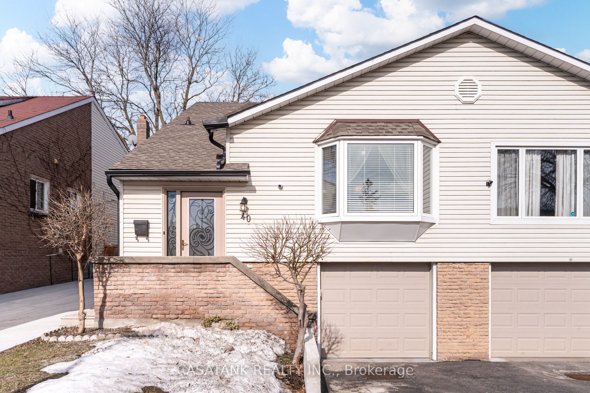 Additional image 2 of 40 Salisbury Circle, Brampton, ON, L6V 2Z5