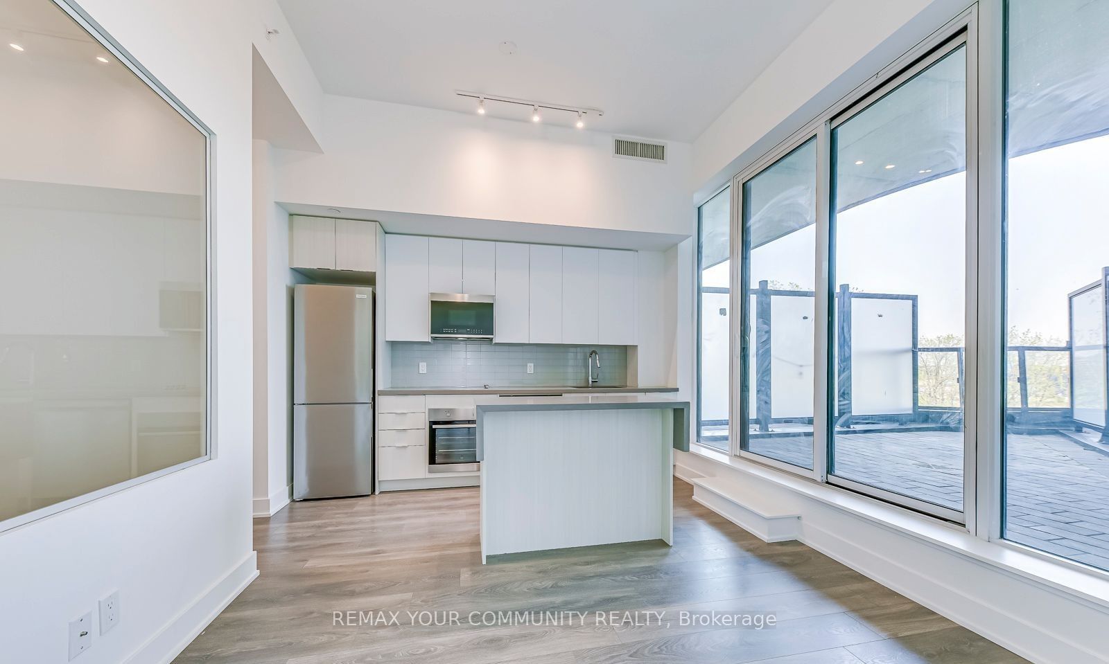 230-2485 Taunton Road, Oakville, ON, L6H 3R8