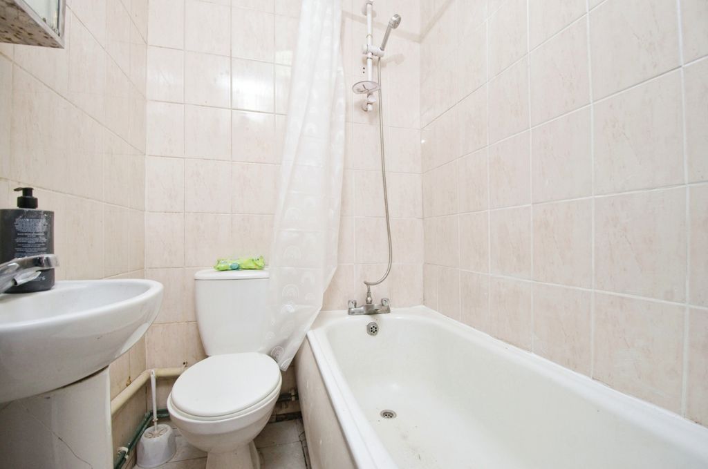 Additional image 8 of 4 bed flat for saleDiana Street, Cardiff CF24
