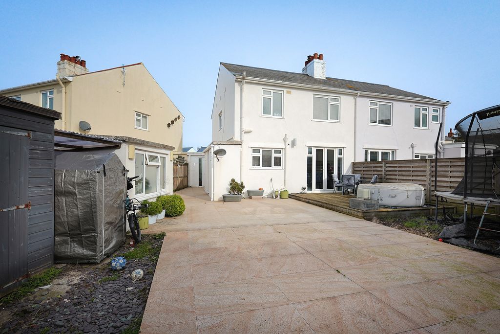 3 bed property for sale13 Clos Des Cottes, St Sampson's, Guernsey GY2