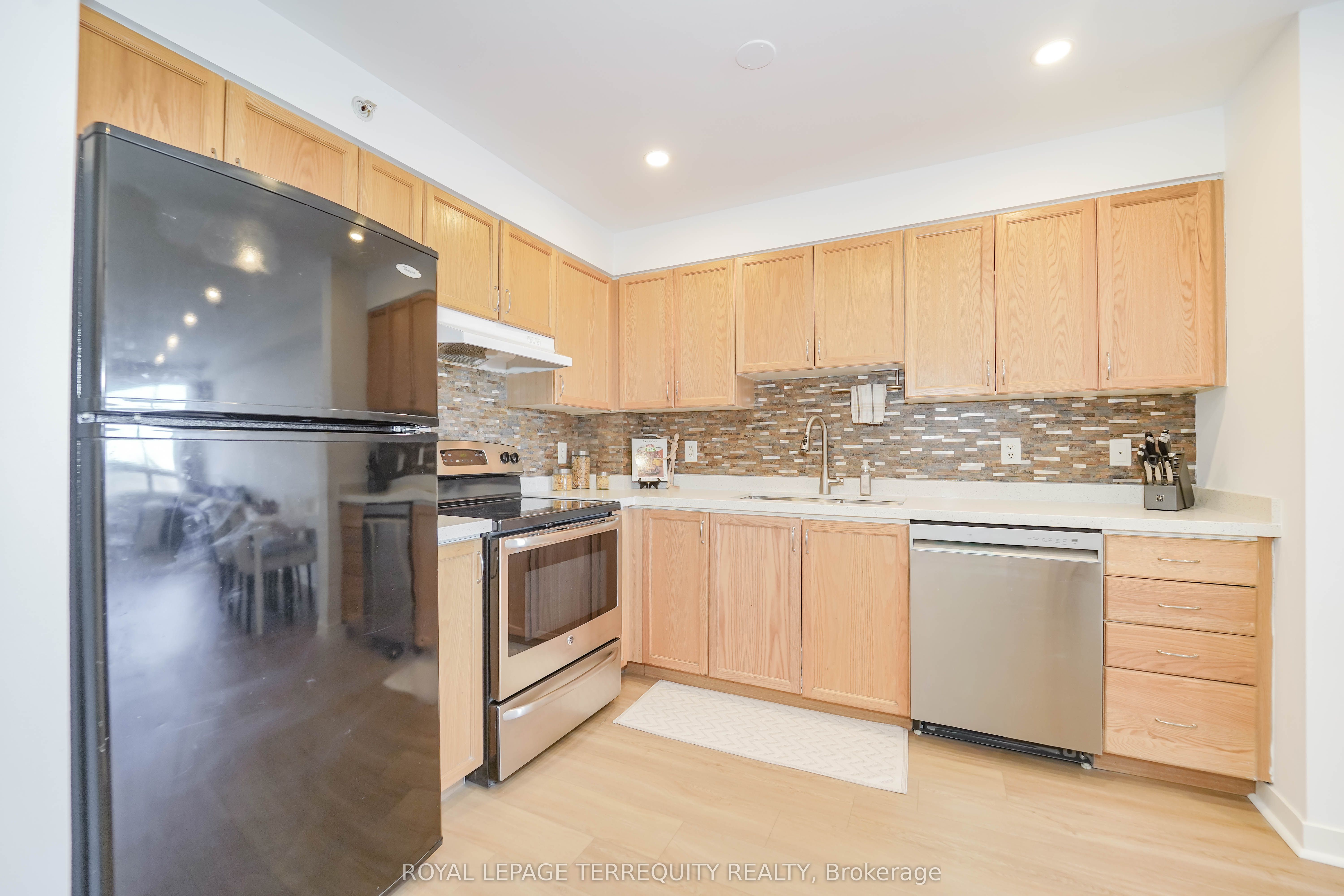 Additional image 4 of 2405-6 Dayspring Circle, Brampton, ON, L6P 2Z6