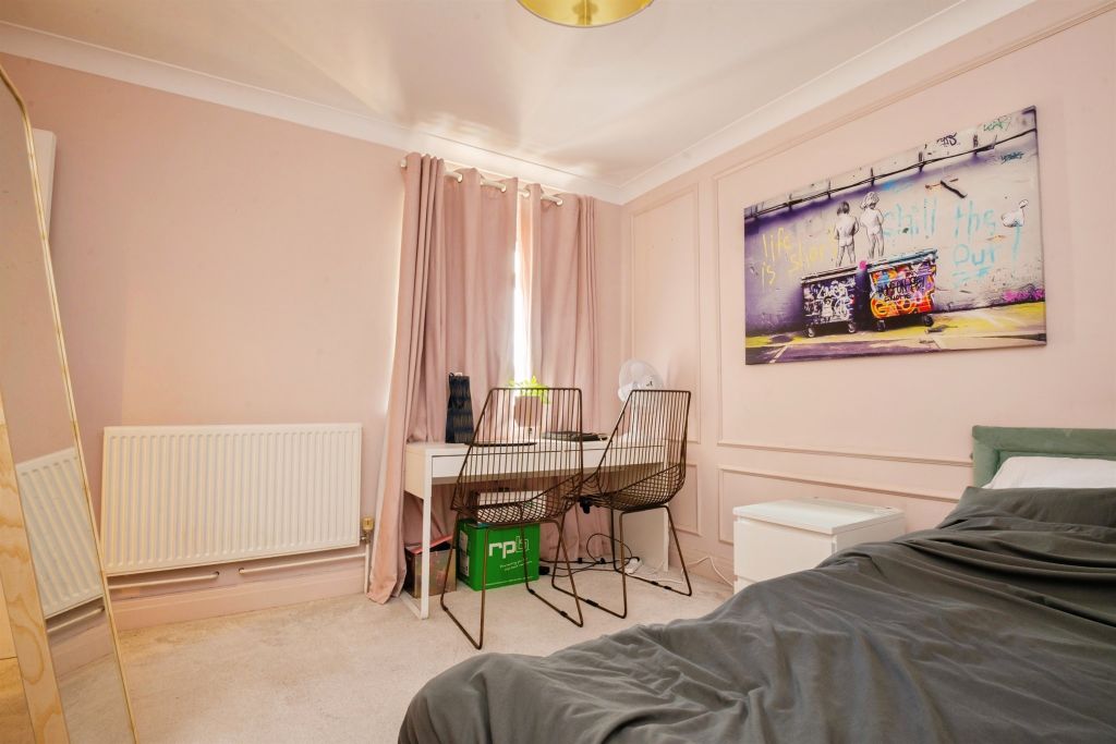 2 bed flat for saleDaviot Street, Cardiff CF24 photo 3