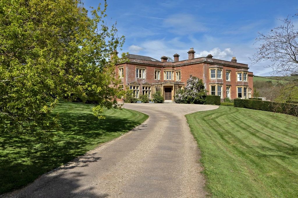 11 bed equestrian for saleShobrooke, Crediton, Devon EX17
