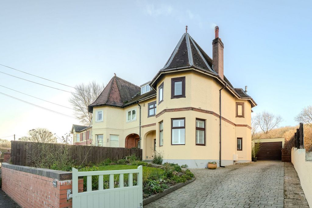 3 bed semi-detached house for saleStation Road, Newport NP18