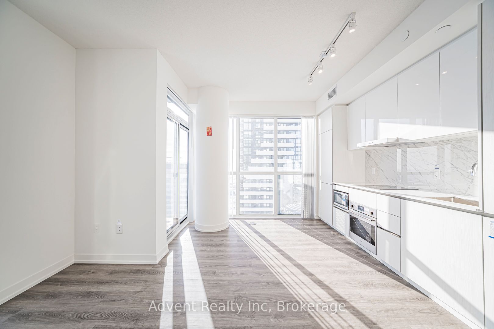 5512-8 Interchange Way, Vaughan, ON, L4K 0R2 photo 2
