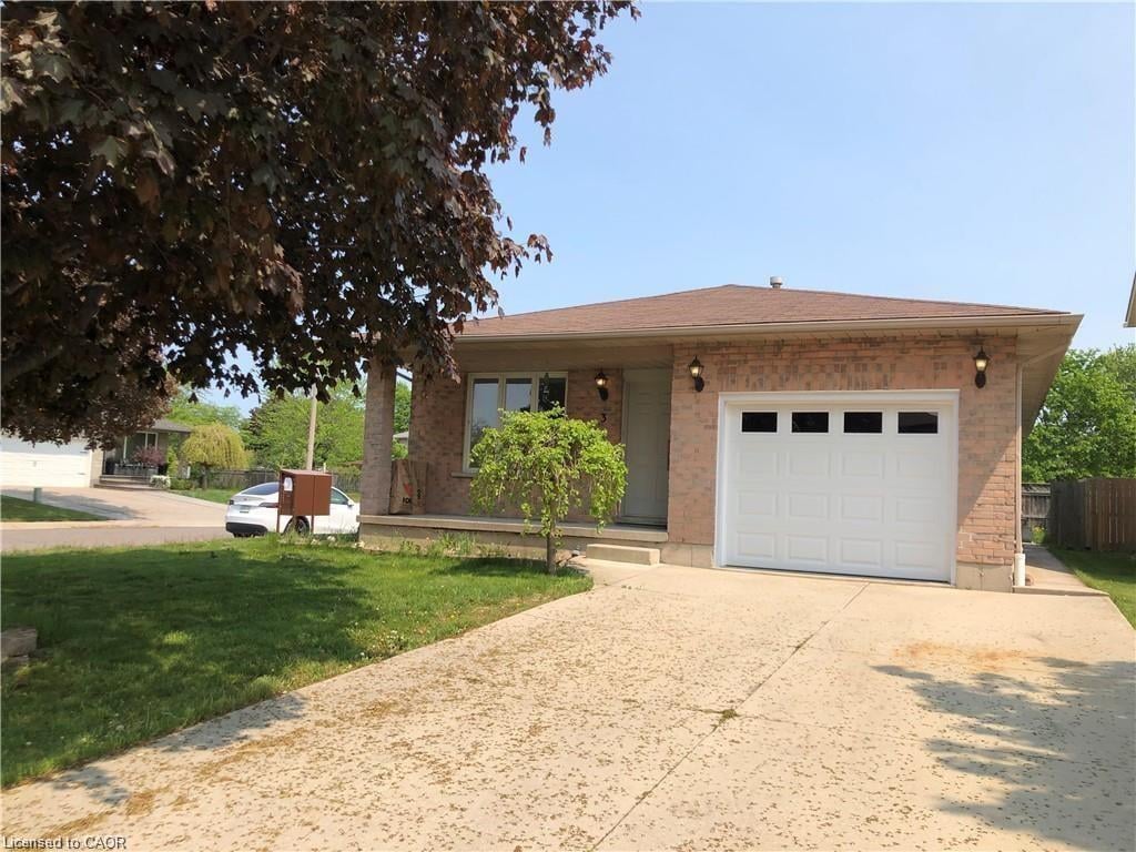 Main-3 Lancer Court, Hamilton, ON, L9B 2B1