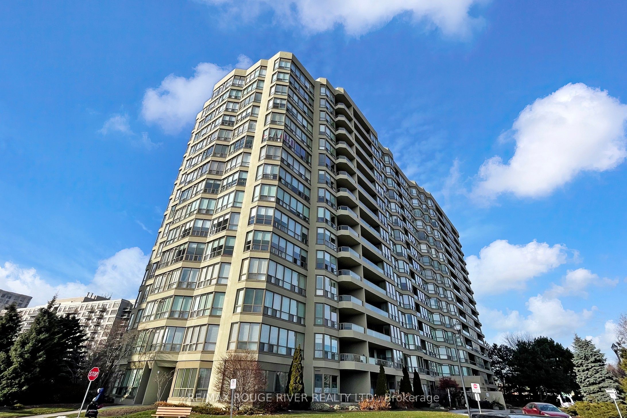 207-1890 Valley Farm Road, Pickering, ON, L1V 6B4
