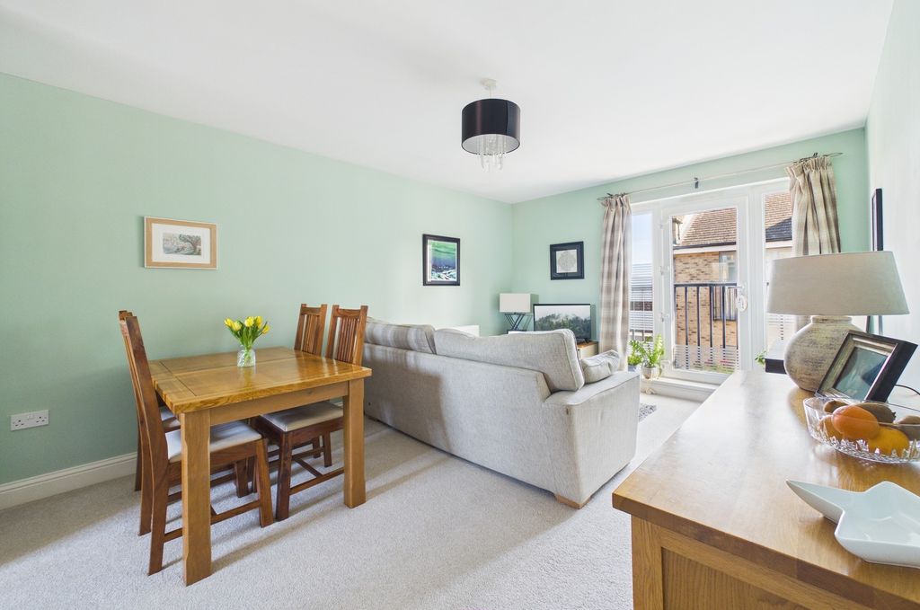 1 bed flat for saleGladeside, Cambridge CB4 photo 2