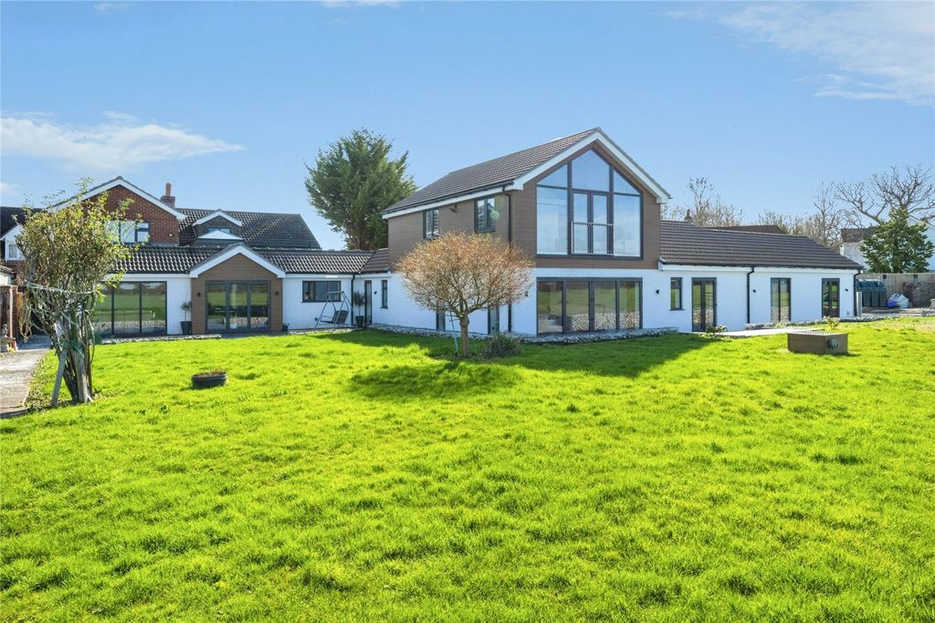 8 bed detached house for saleGreen End Road, Bedford, Bedfordshire MK43