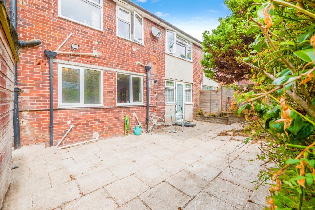2 bed flat for saleOntario Way, Lakeside, Cardiff CF23
