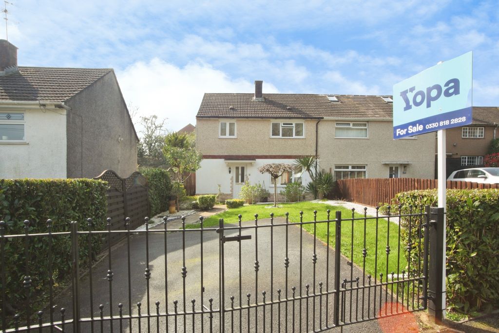 3 bed semi-detached house for saleBroadwood Close, Newport NP19
