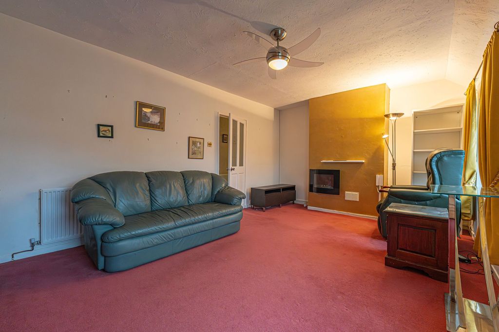 2 bed flat for saleNewport NP20 photo 5