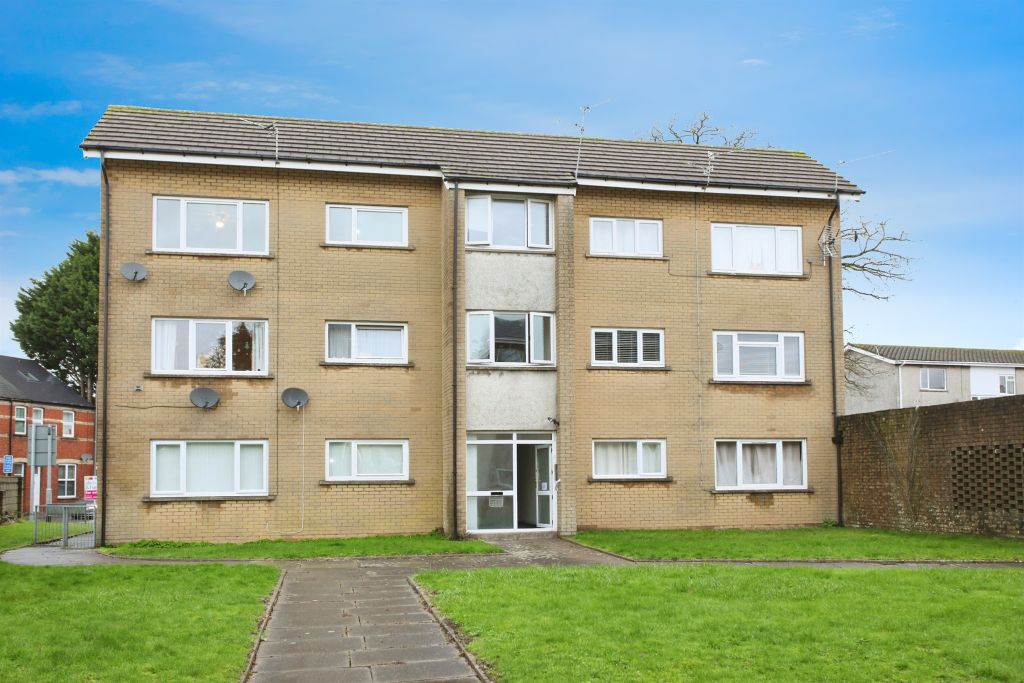 2 bed flat for saleTrewartha Court, Whitchurch, Cardiff CF14