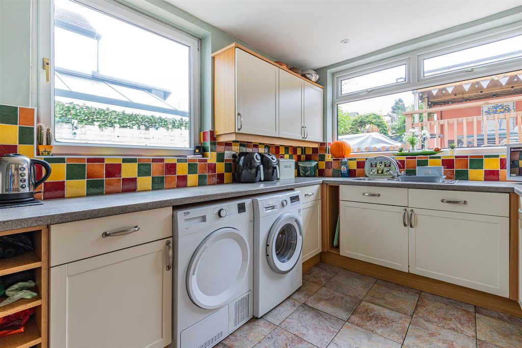 Additional image 9 of 4 bed property for saleLlwyn -Y- Grant Road, Penylan, Cardiff CF23