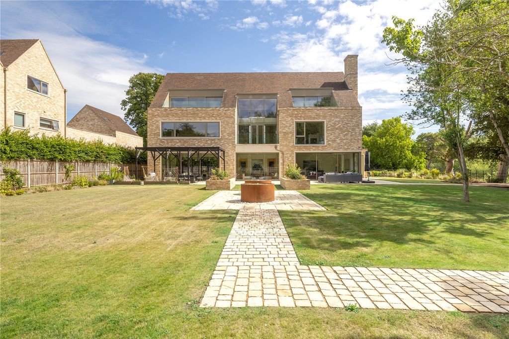 5 bed detached house for saleCambridge Road, Great Shelford, Cambridge, Cambridgeshire CB22