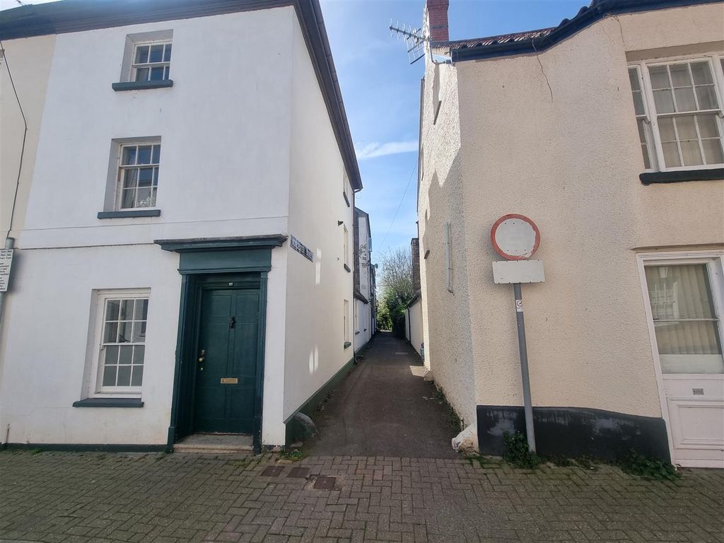 2 bed flat to rentWorcester Street, Monmouth NP25