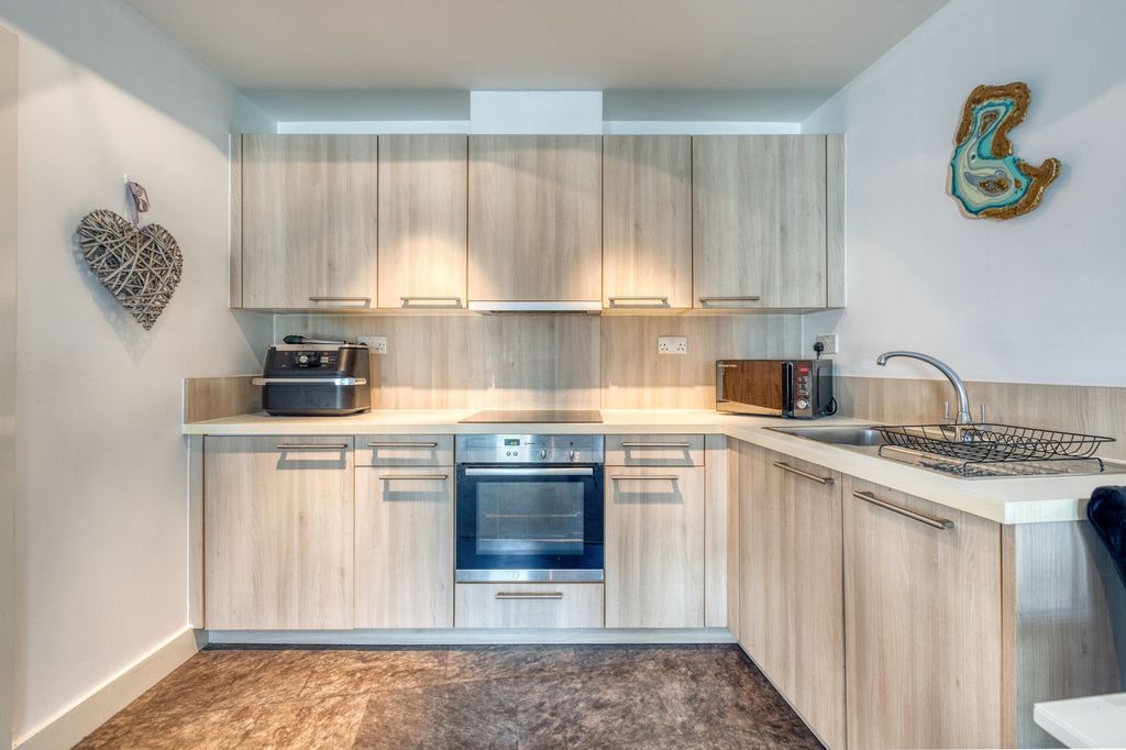 Additional image 6 of 1 bed flat for sale66 Saviours Place, St Helier JE2