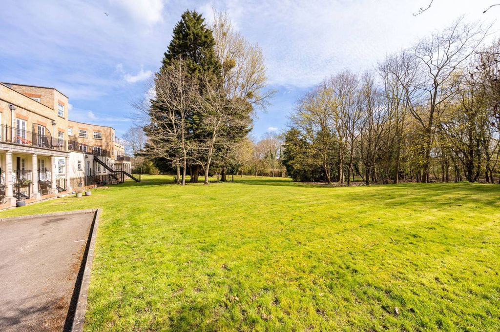 Additional image 10 of 2 bed flat for saleNorth Street, Winkfield, Windsor SL4