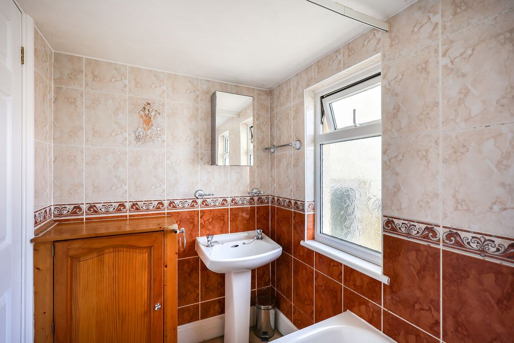 Additional image 11 of 2 bed property for sale4, Victoria Terrace, St Sampson's, Guernsey GY2