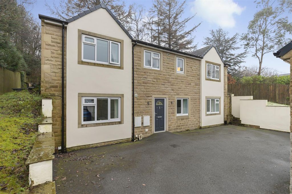 4 bed detached house for saleBen Rhydding Road, Ilkley LS29