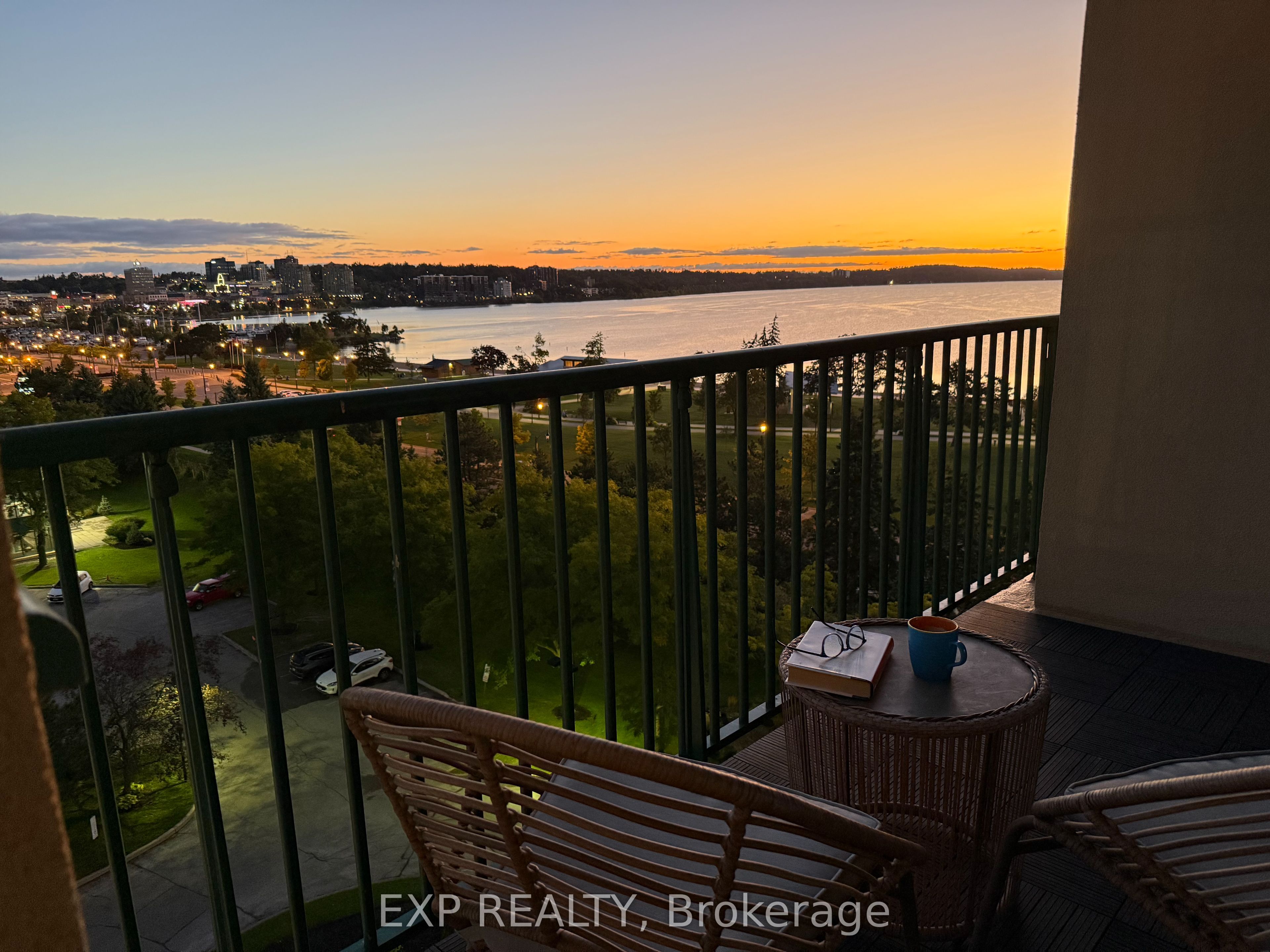 906-75 Ellen Street, Barrie, ON, L4N 7R6