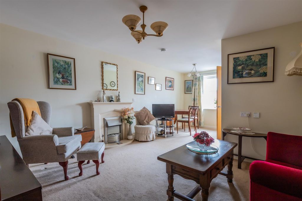 Additional image 3 of 2 bed flat for saleThomas Court, Penylan, Cardiff CF23