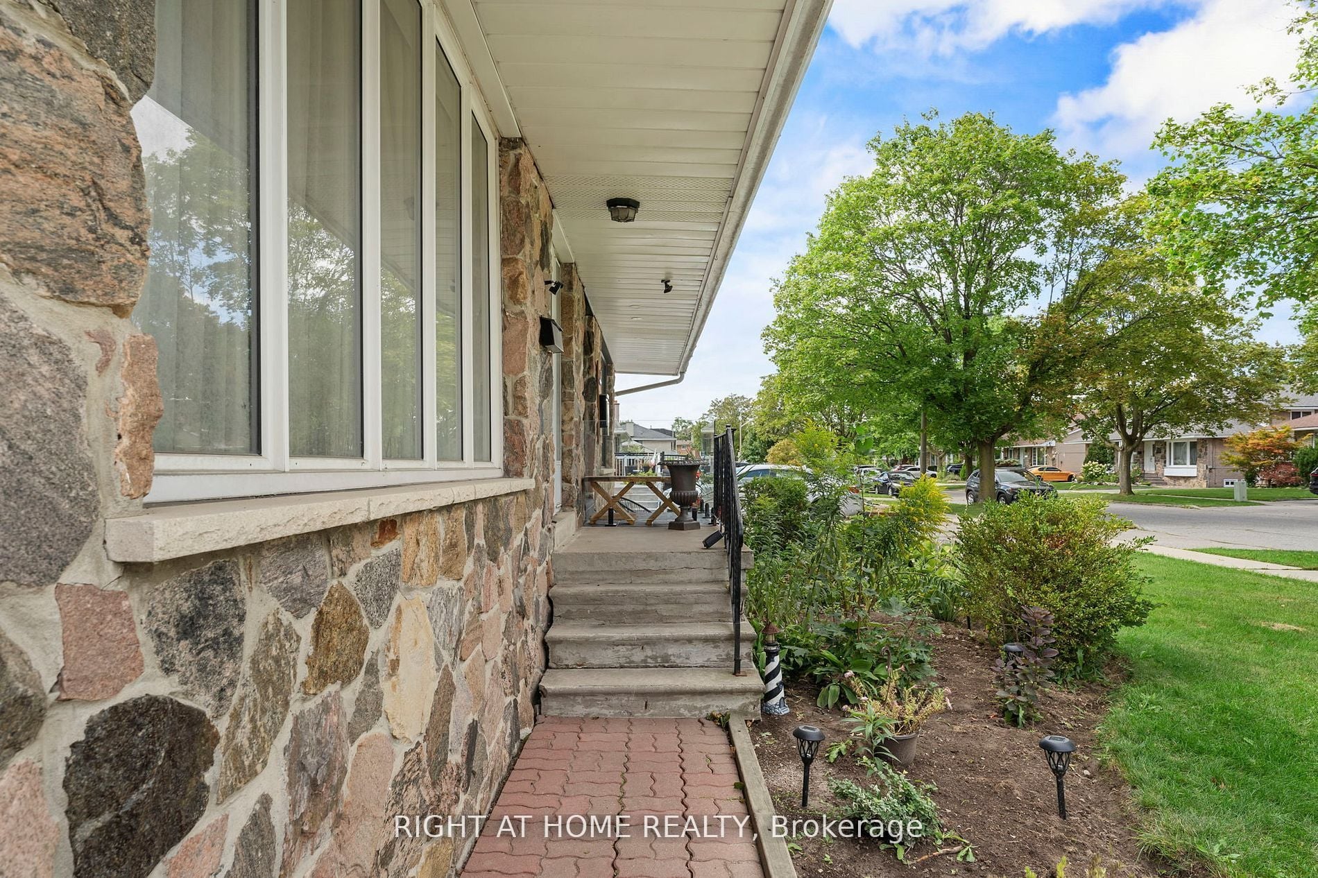 19 Dunsany Crescent, Toronto, ON, M9R 3W7 photo 3