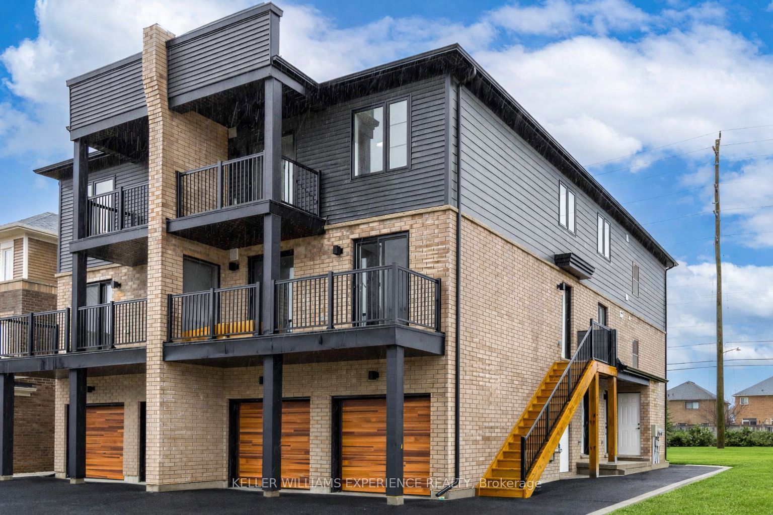 6-53 Pumpkin Corner Crescent, Barrie, ON, L9J 0T5